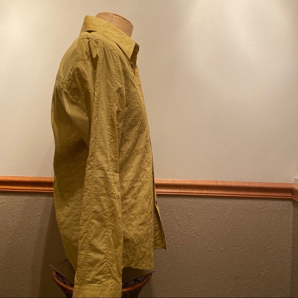 Kenneth Cole Nwt Limited Button Down. - image 6